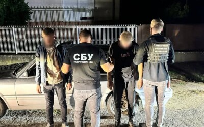 На Закарпатті прикордонники затримали двох переправників та чоловіка, якого вони везли до кордону з Угорщиною