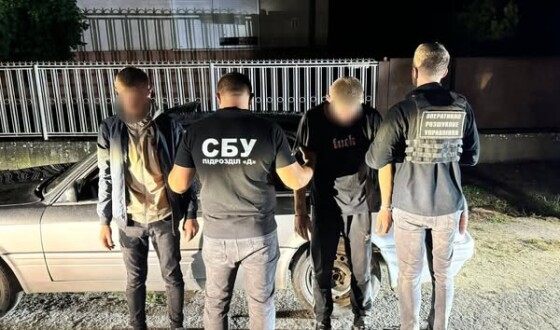 На Закарпатті прикордонники затримали двох переправників та чоловіка, якого вони везли до кордону з Угорщиною