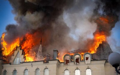 Від ракетного удару по Одесі загинули п’ятеро людей, спалахнула пожежа: фото наслідків