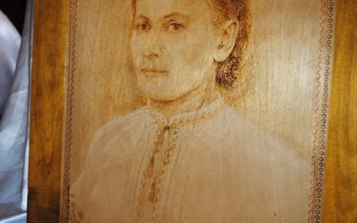 Оксана Грицей &#8211; художниця, майстриня художнього різьблення та випалювання по дереву (110 років тому)