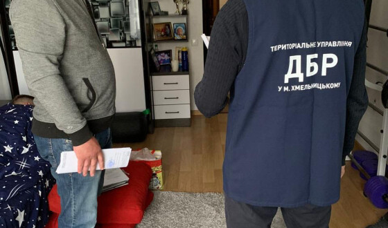 ДБР викрило злочинну групу, яка через схеми заволоділа 94 га землі на Житомирщині