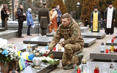 В День Збройних сил України у Львові вшанували полеглих героїв