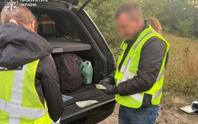 Житель Чернівців перевозив до Румунії двох військовозобов&#8217;язаних за $34000