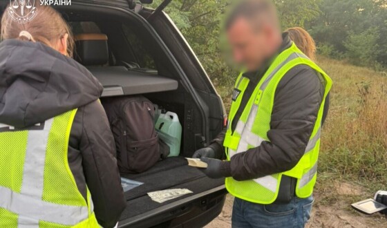 Житель Чернівців перевозив до Румунії двох військовозобов&#8217;язаних за $34000