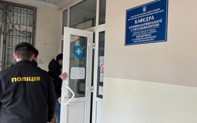 Лікарі змушували пацієнтів платити за безкоштовні операції