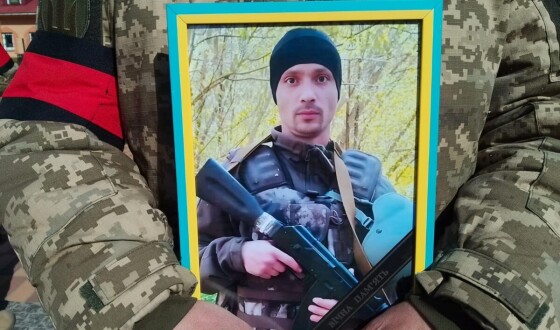 Вчора сумська громада провела в останню путь мужнього воїна Максима Піменкова