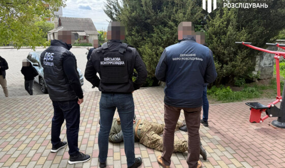 На Тернопільщині ДБР затримало військовослужбовця, який намагався «продати» довідку про непридатність до служби за 25 тис. доларів США