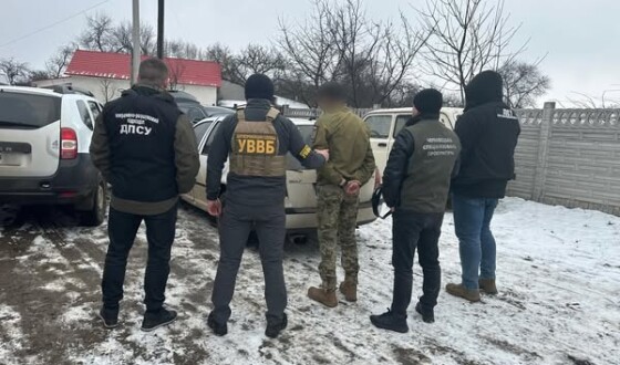 На Буковині викрили прикордонника, який намагався переправити чоловіка через державний кордон