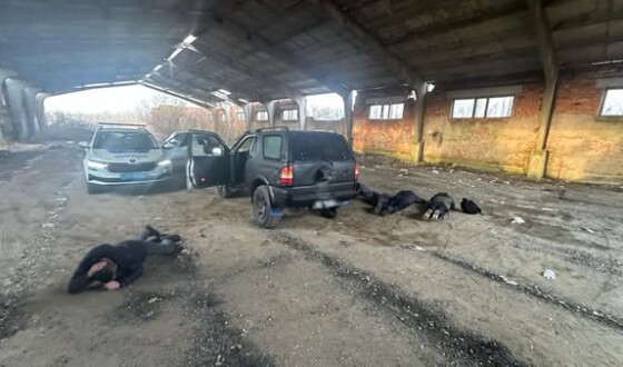 $10 тисяч за нелегальне перетинання кордону. Організаторів і «клієнтів» затримано