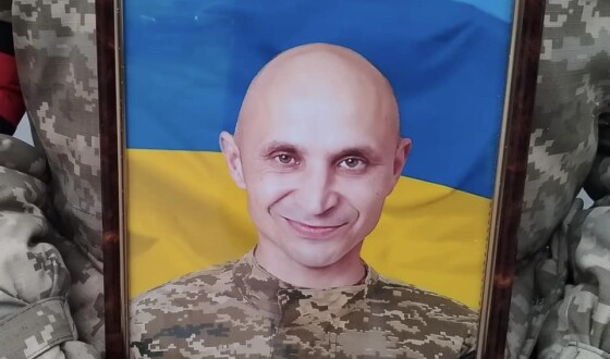 Сьогодні сумська громада провела в останню путь мужнього воїна Євгена Смоленка