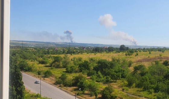 Відео: горить і вибухає склад боєприпасів RU в Зимогір&#8217;ї на Луганщині