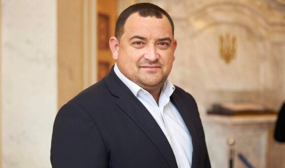 Справу нардепа від Слуг, який викинув підозру у вікно джипа, призначили на 5 травня