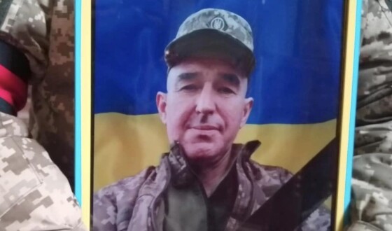 Вчора сумська громада попрощалась з мужнім воїном Олександром Охоньком