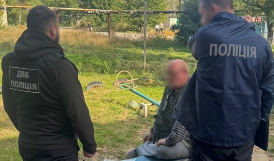 У Херсоні Нацполіція затримала чоловіка, який хотів відкупити сина від кримінальної відповідальності