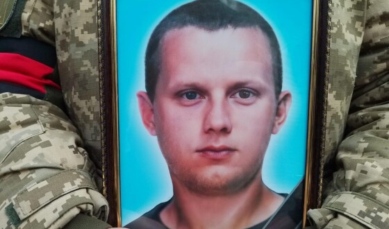 Вчора сумська громада провела в останню путь молодшого лейтенанта Олексія Денисенка
