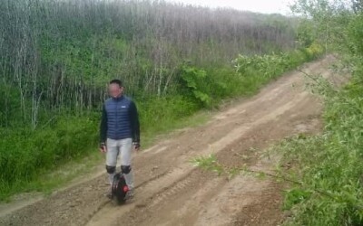 На околиці Ужгорода місцевий житель намагався незаконно перетнути кордон зі Словаччиною на моноколесі