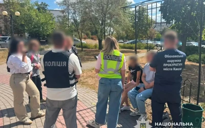 20 000 доларів за бронювання від мобілізації: у Києві поліція затримали двох учасників корупційної схеми