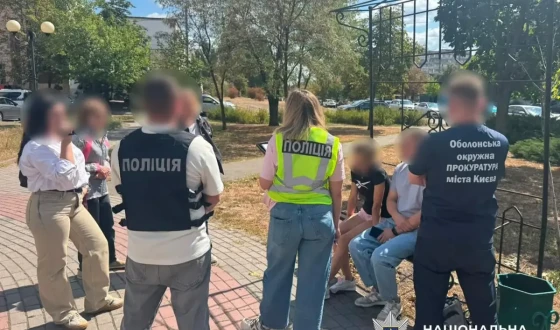 20 000 доларів за бронювання від мобілізації: у Києві поліція затримали двох учасників корупційної схеми