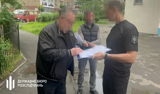 Екскерівник міграційної служби з Луганщини безпідставно нараховував собі премії за «інтенсивність»