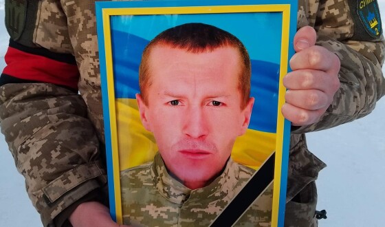 Сьогодні сумська громада провела в останню путь Захисника України Ігоря Коломійця