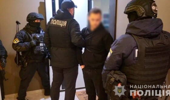 Поліцейські ліквідували злочинне угруповання, яке ошукало українців більш ніж 45 млн грн під приводом продажу дронів для ЗСУ
