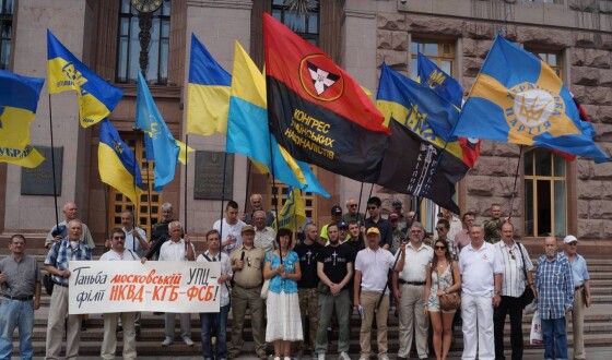 В Києві активісти пікетували Кличка за байдужість до антидержавної ходи РПЦ МП