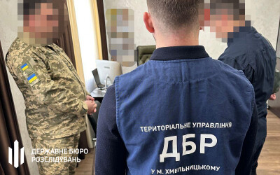 ДБР затримало проректора військової академії, який змушував підлеглих будувати йому будинок