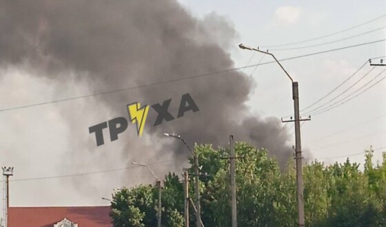 Відео: горить і вибухає склад боєприпасів у Таврійську на Херсонщині