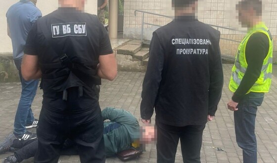 СБУ затримала шахрая, який видавав себе за співробітника Служби безпеки і пропонував за гроші «відмазувати» чоловіків від призову