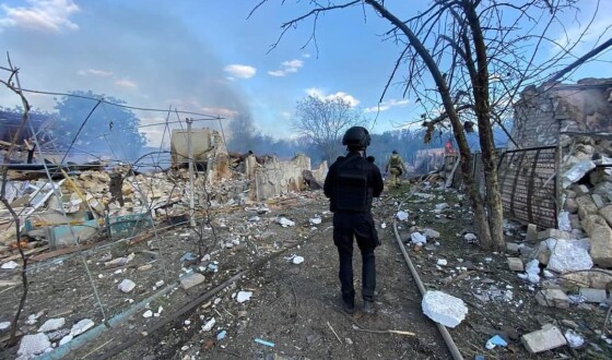 На Харківщині росіяни кинули бомбу ФАБ 1500 на село (фото)