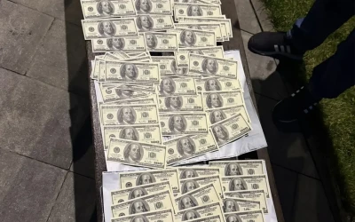 10 тисяч доларів за службу в тилу: у протиправній діяльності Нацполіція викрила колишнього правоохоронця