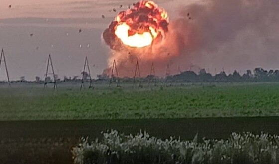 Наслідки попадання Storm Shadow у велику базу боєприпасів у Рикове (фото, відео)
