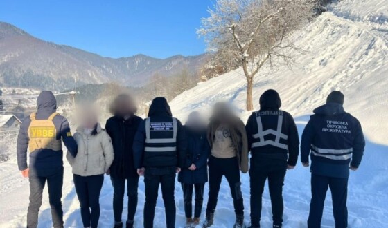 У селі Ділове на Рахівщині затримали двох жінок та чоловіка при спробі здійснити незаконне переправлення з України в Румунію чоловіка призовного віку