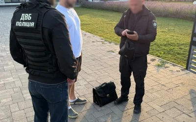 10 тисяч доларів прикордоннику в обмін на нелегальну втечу з країни: затримано переправника