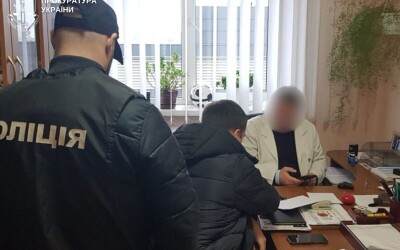Прокуратура повідомила про підозру двом лікарям-кардіологам у схемі незаконного встановлення інвалідності за хабарі