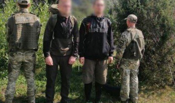 На Закарпатті спіймали дві групи «туристів», які два тижні блукали горами в надії перейти кордон