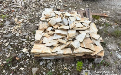 Шкода довкіллю на понад 16 мільйонів гривень: поліція Житомирщини завершила розслідування незаконного видобутку пісковика