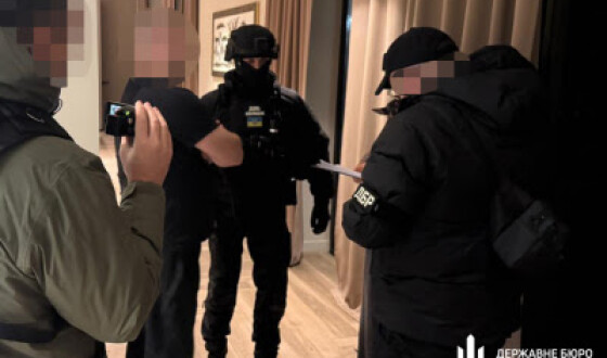 Інсценував власну смерть — на Закарпатті ДБР затримало ключового співучасника міжнародної кіберзлочинної групи та ще двох спільників