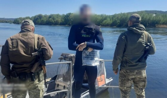 Прикордонники затримали на Дністрі плавця у гідрокостюмі