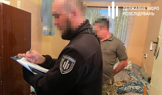 Посадовець Рівненського районного військкомату постачав наркотики своєму керівнику