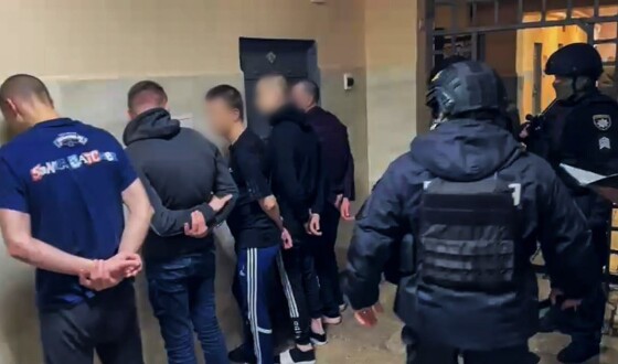 Кіберполіція Сумщини викрила шахраїв, які з СІЗО імітували продаж автівок для ЗСУ