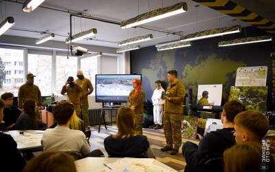 Гвардійці 45 полку НГУ провели відкритий урок львівським дітям про дрони та фронтові історії