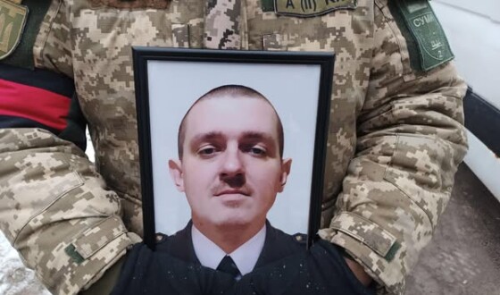 Сьогодні сумська громада попрощалась із Захисником Віталієм Гусаком