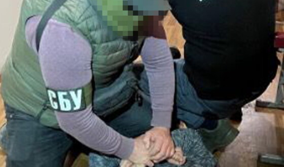 СБУ викрила високопосадовця Херсонської міськради, який вимагав «відкати» за обслуговування Старлінків у дитячих садках та інших установах міста