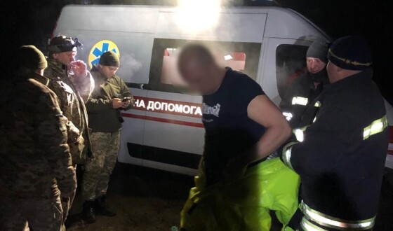 Харків&#8217;янин та полтавець, намагаючись незаконно перетнути кордон, опинилися на дереві та викликали рятувальників