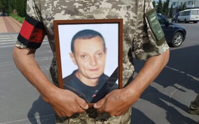 Сьогодні Сумська громада попрощалась з Героєм Василем Свєтличним