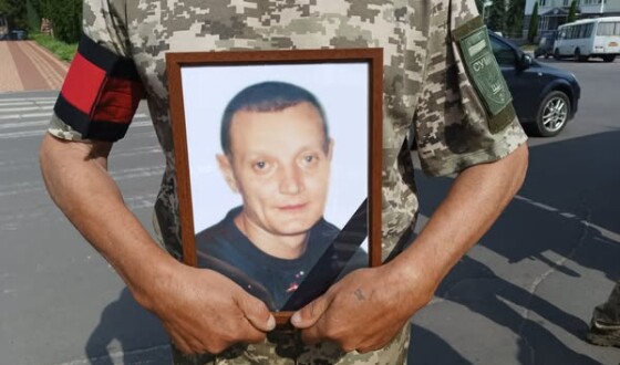 Сьогодні Сумська громада попрощалась з Героєм Василем Свєтличним