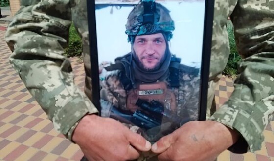 Сьогодні сумчани віддали останню шану Захисникові України молодшому сержанту Сергію Носову