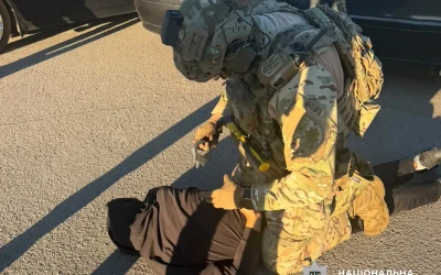 На Житомирщині поліцейські затримали підозрюваних у вимаганні вигаданого боргу та погрозах розправою