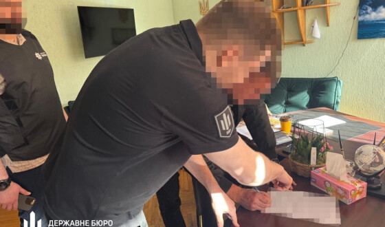 ДБР повідомило про підозру директору одного із комунальних підприємств, який виступав посередником у передачі хабаря керівництву «Київзеленбуду»